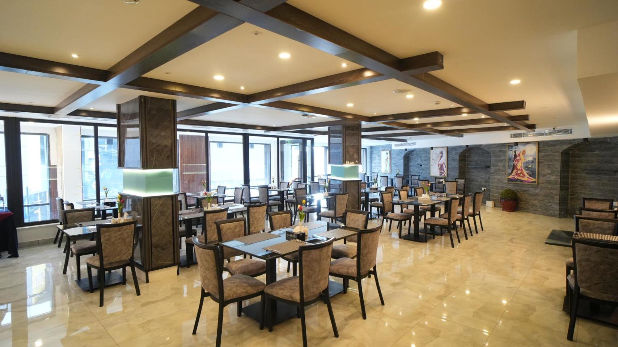 Luxury Palace Hotel Amman Exteriör bild
